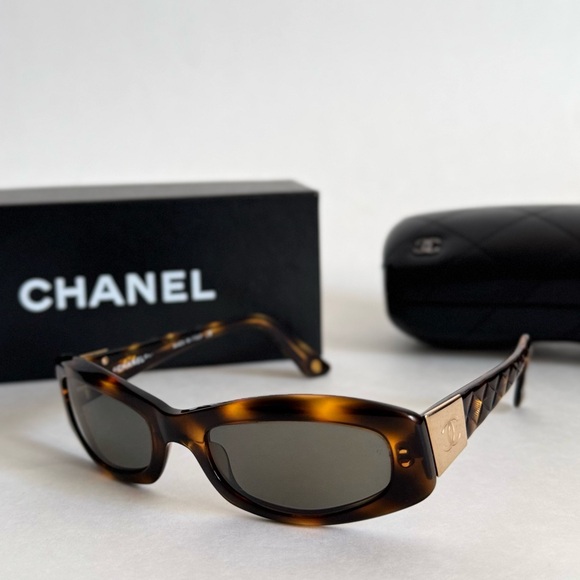 Vintage Chanel Sunglasses - Picture 4 of 8
